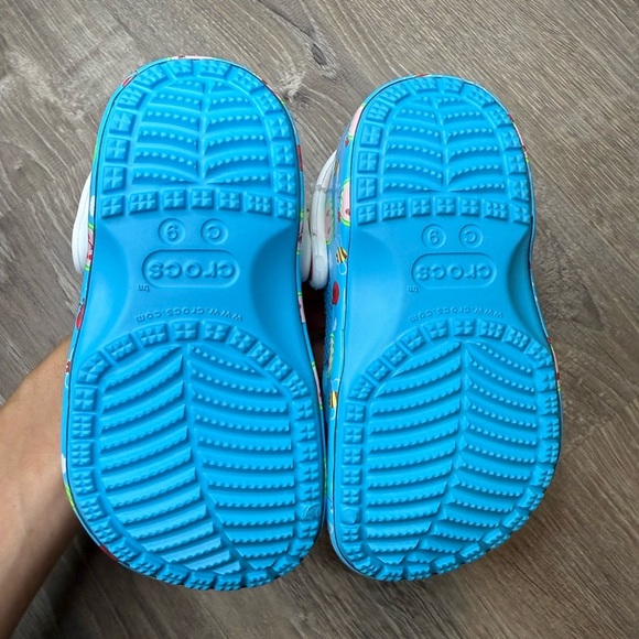 CROCS x Cocomelon Toddlers Classic Clogs Size 9 NWOB - Picture 5 of 8